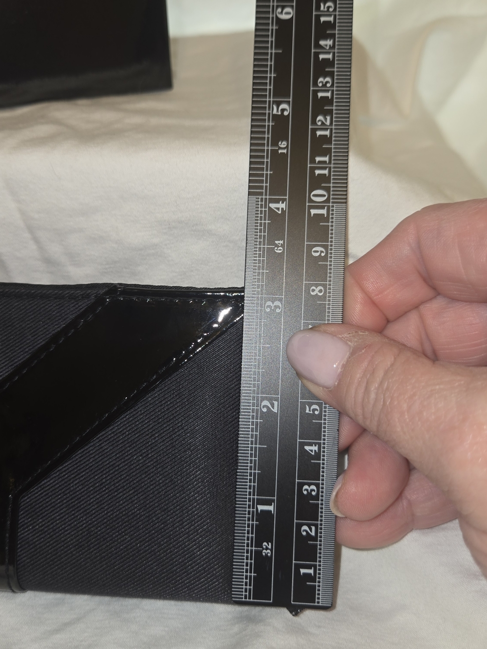 Yves Saint Laurent Black Makeup Brush Set + Bookmark With Charms - Picture 7 of 10